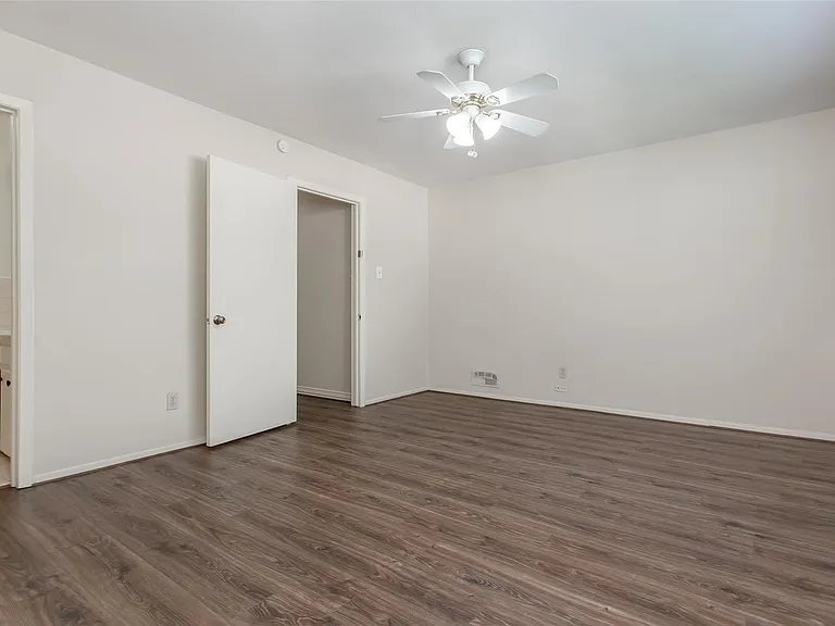 7445 Brentcove Cir — Photo 18