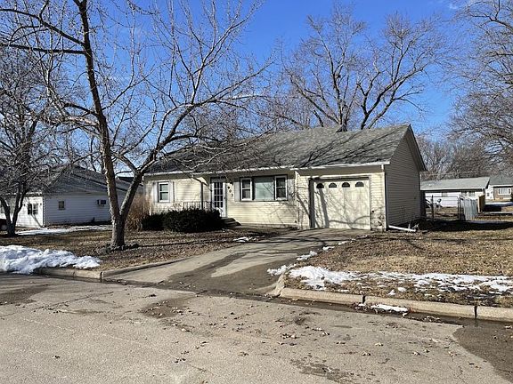 2nd image of 903 Illinois Ave