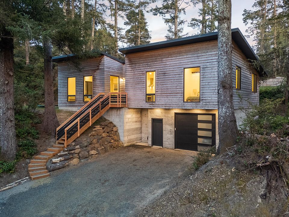 1st image of 32155 Cape Kiwanda Dr