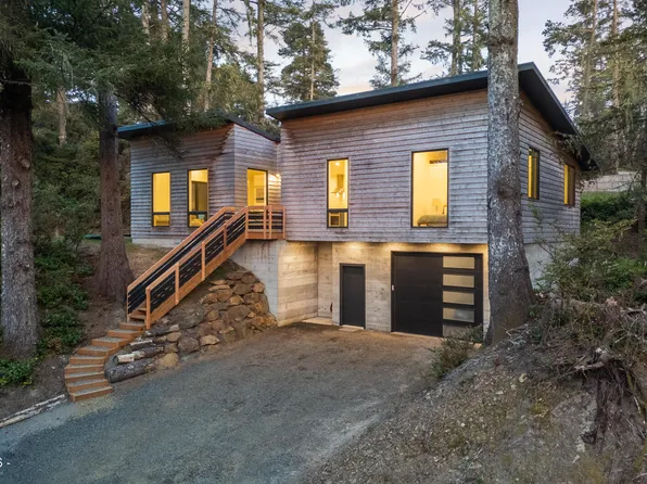 32155 Cape Kiwanda Dr, Pacific City, OR 97135