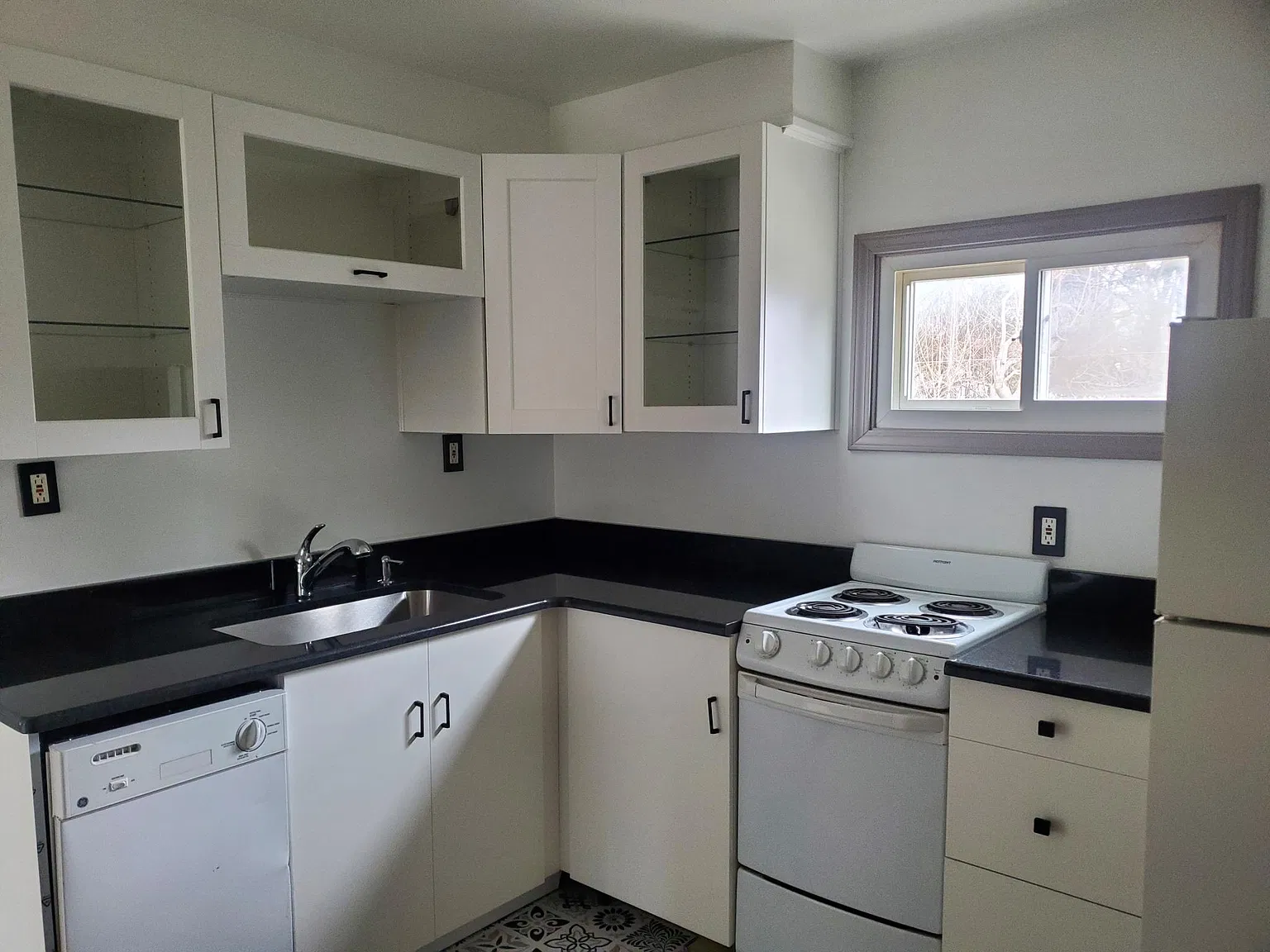1 bed, 700 sqft, $1,120 — Photo 3