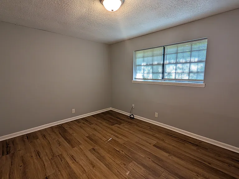 700 Graymont Ave W #1 — Photo 16