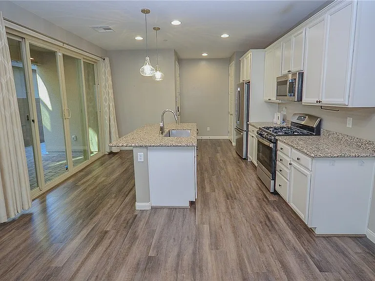 541 Tokopah Falls St — Photo 8