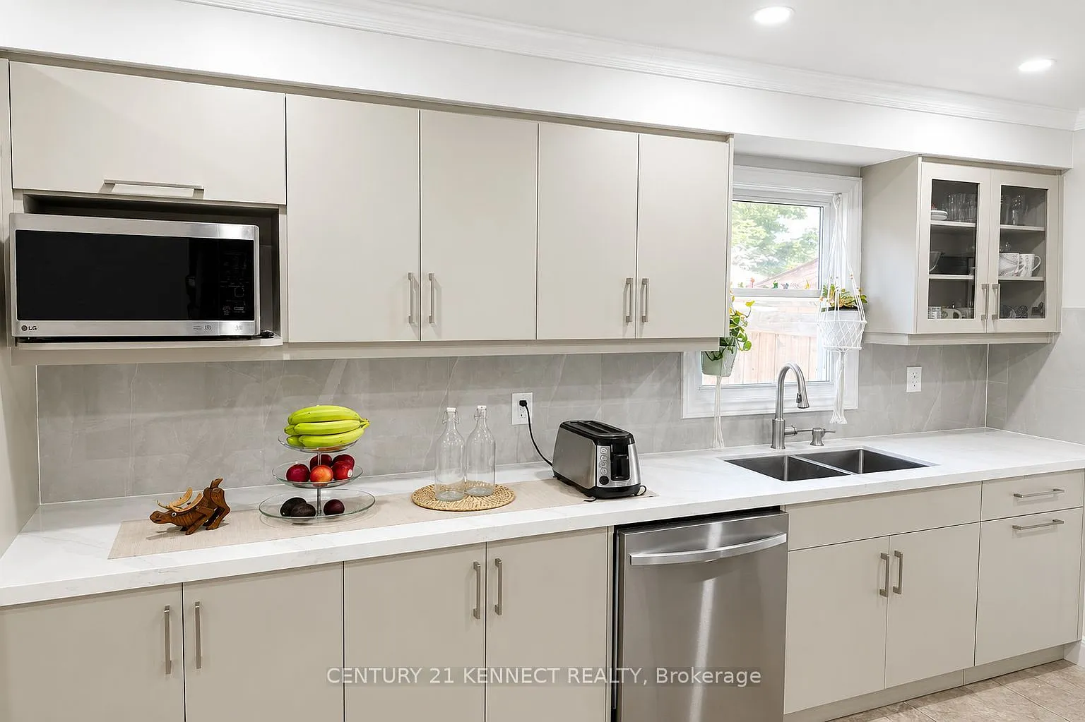 3 bed, $3,000 — Photo 3