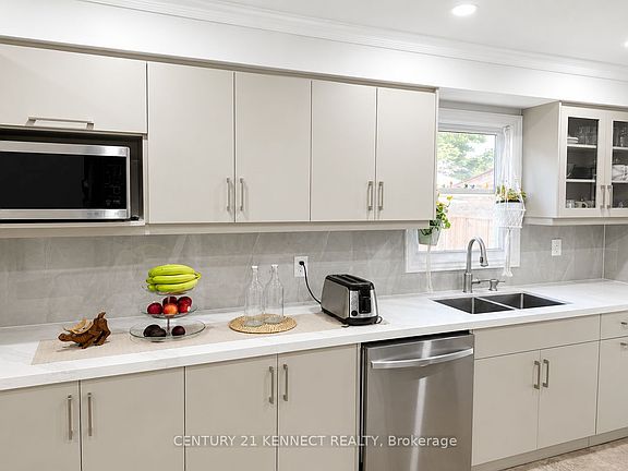 3rd image of 4 Somerset Dr