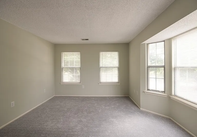 361 Hadleigh Ln — Photo 16