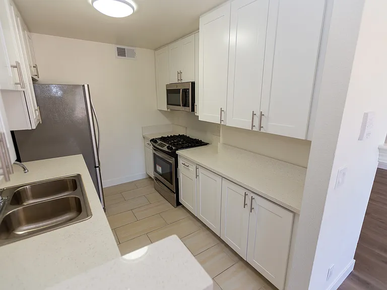 13830 Moorpark St #205 — Photo 8