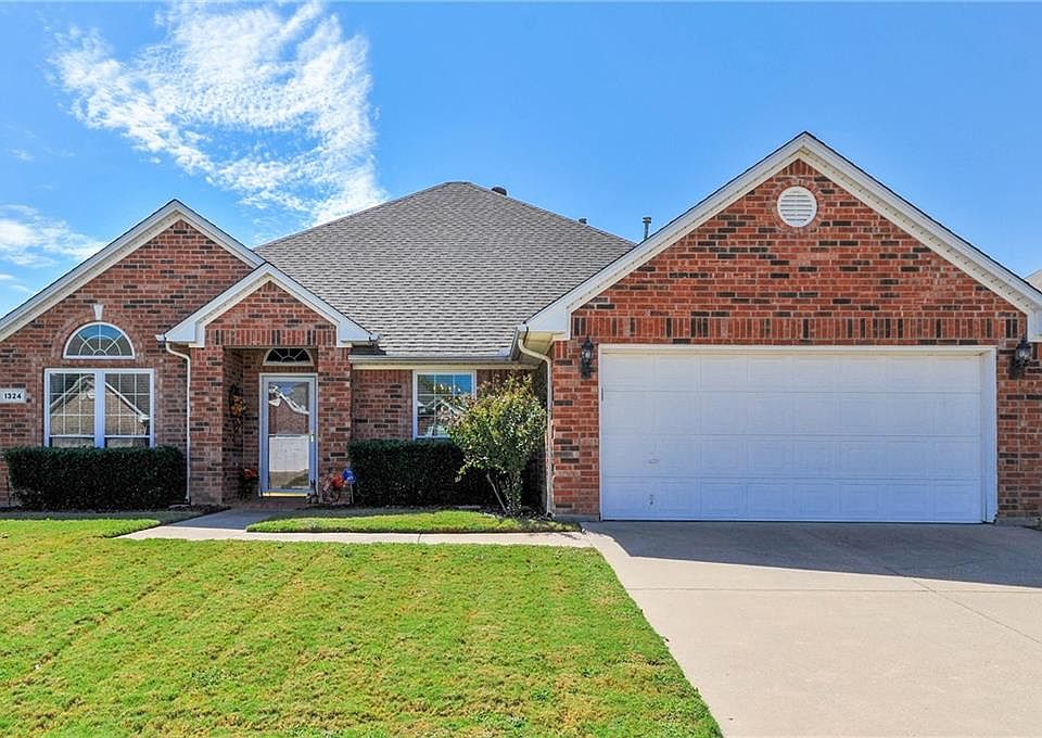 1st image of 1324 Lyra Ln