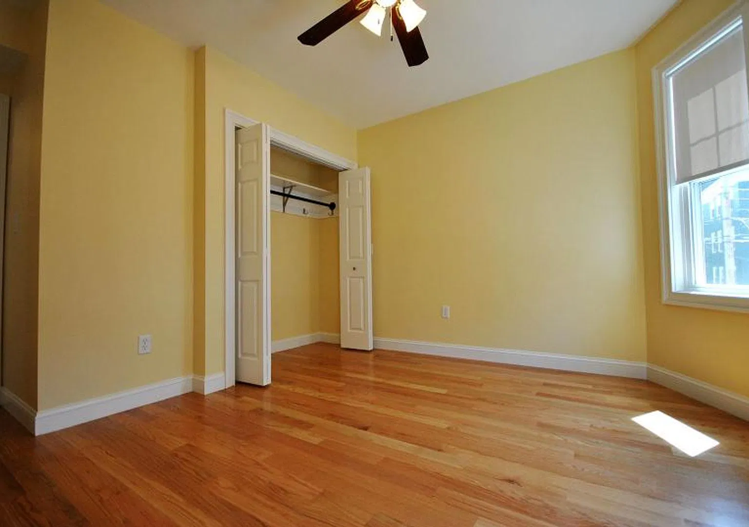 Great 3 bed w/ Garage Parking Included in Brighton — Photo 3