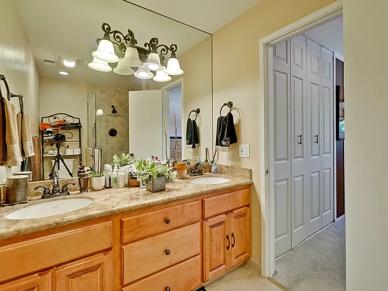 22671 Queens Oak Ct — Photo 13