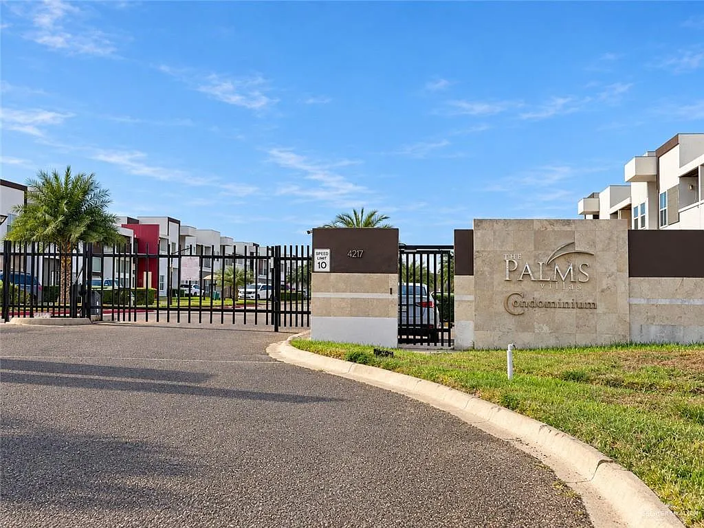 3 bed, 2.0 bath, 1300 sqft, $1,500 — Photo 3