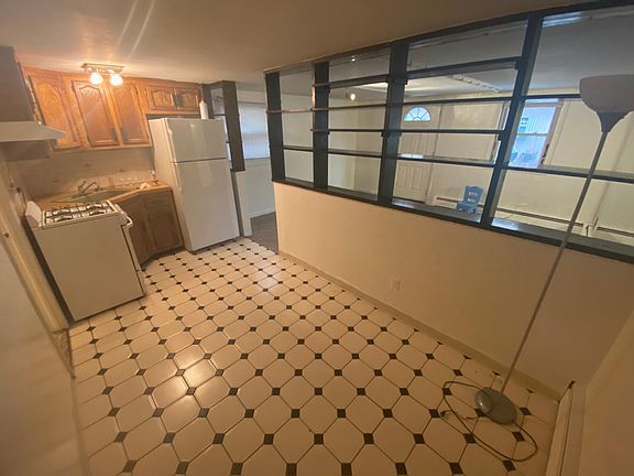 3rd image of 236 Robinson Ave #1