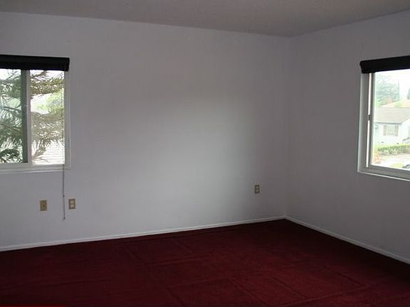 4th image of 10925 McVine Ave