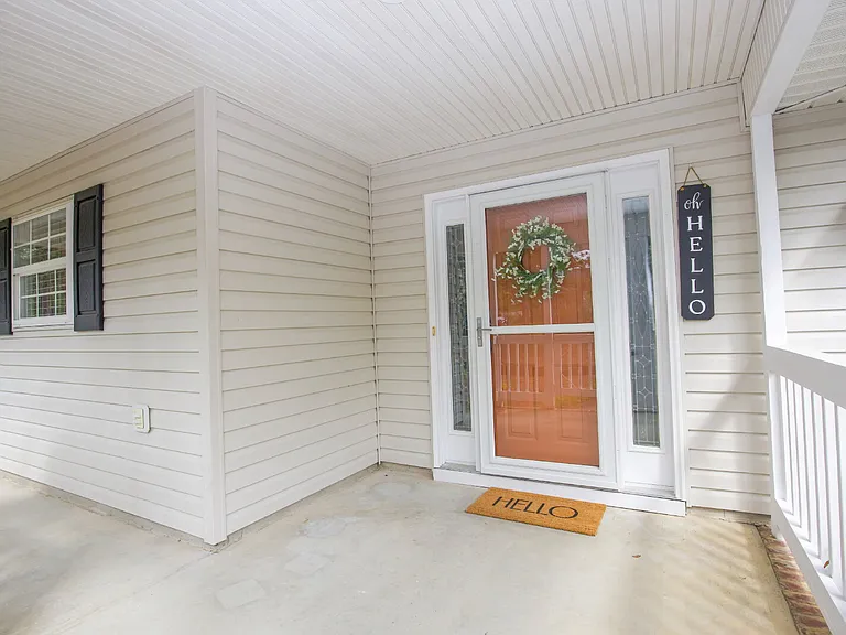 225 Adams Cir — Photo 2