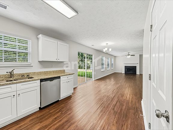 4th image of 302 Springmoor Ln