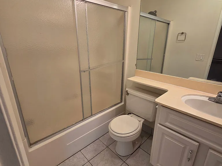 423 S Holt Ave #202 — Photo 3