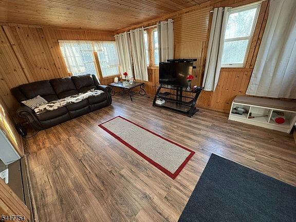 5th image of 901 Chestnut Path