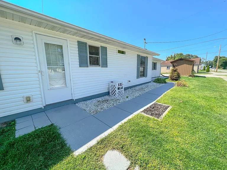 681 Maple Ave — Photo 8