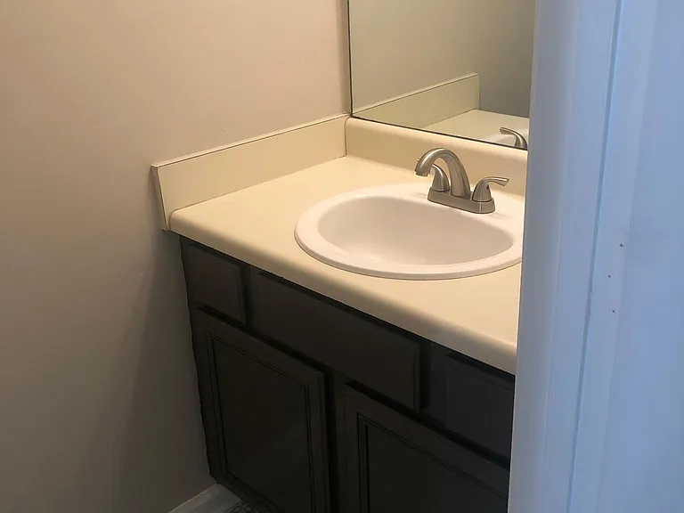 5910 Hampton Ct — Photo 7