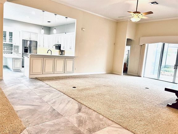 3rd image of 10543 Holly Crest Dr