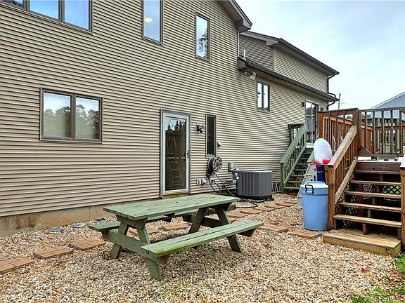 4th image of 51 Angela Dr
