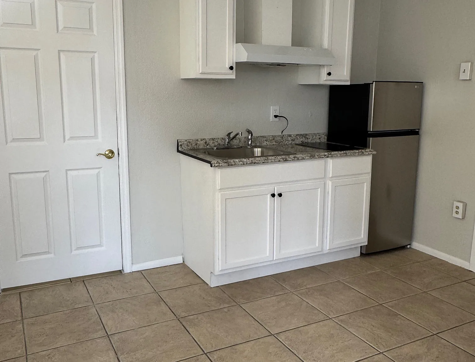 1 bed, 350 sqft, $1,150 — Photo 2
