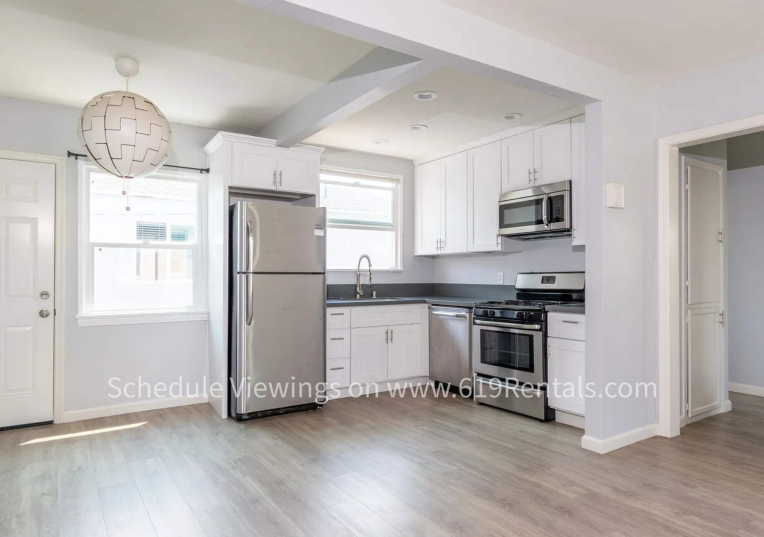 2 Bedroom, 1 Bath with Yard & Washer/Dryer, Pets OK — Photo 4