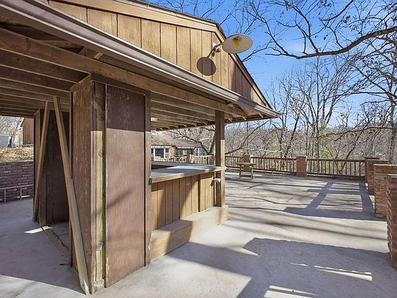 4th image of 9246 Albany Rd