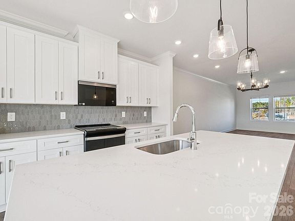 5th image of 339 Golden Maple Ct