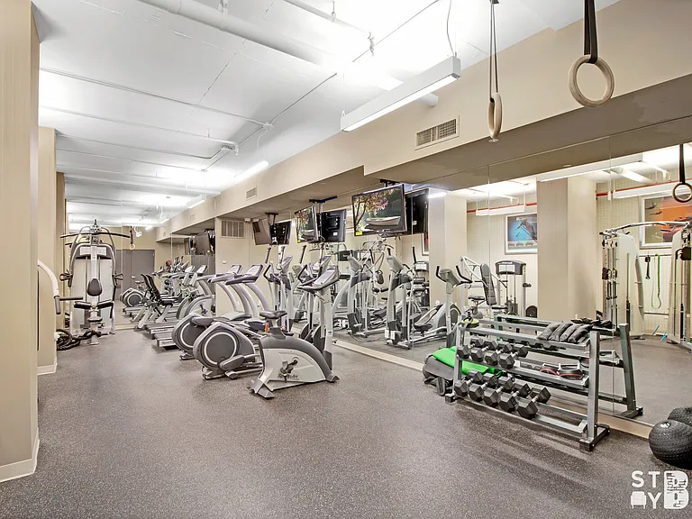 525 Clinton Ave #4G — Photo 16