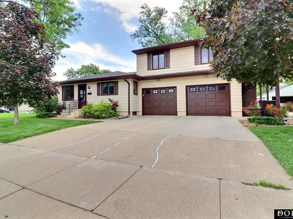 2036-2042 N Somers Ave, Fremont, NE 68025