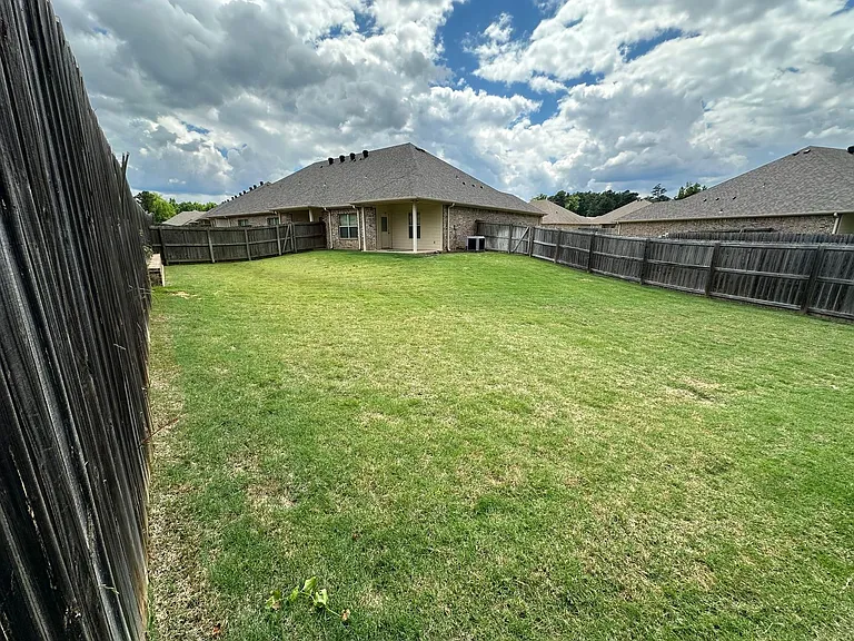 4002 Mobley Cir — Photo 25