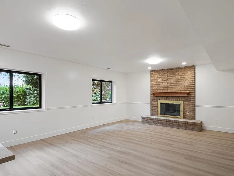 1275 Cambridge Ct — Photo 18