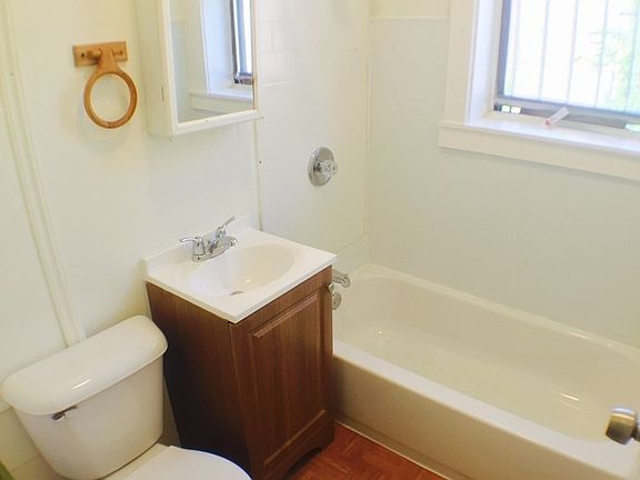 4th image of 1110 47th Ave #3R