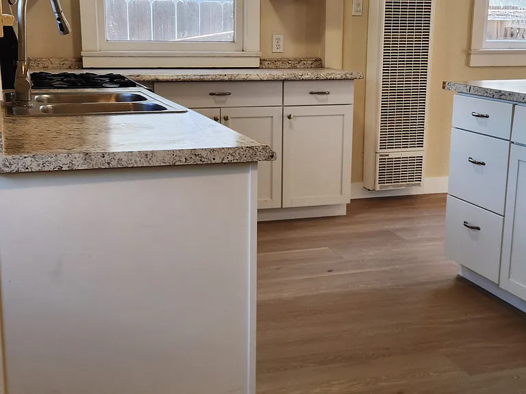 3744 Swift Ave — Photo 5