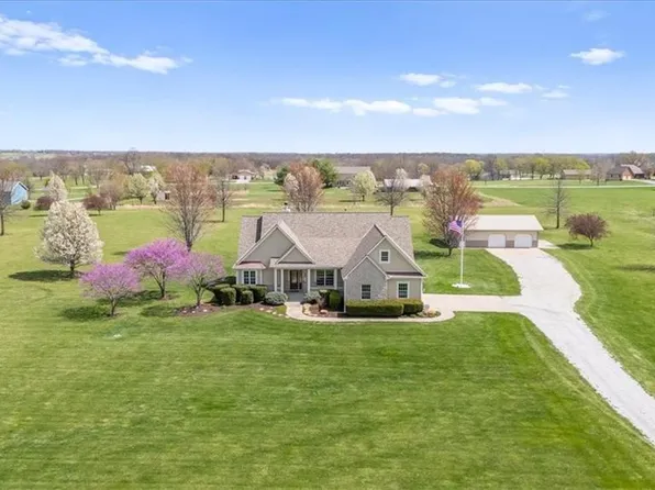 15701 Henry Andrews Dr, Pleasant Hill, MO 64080