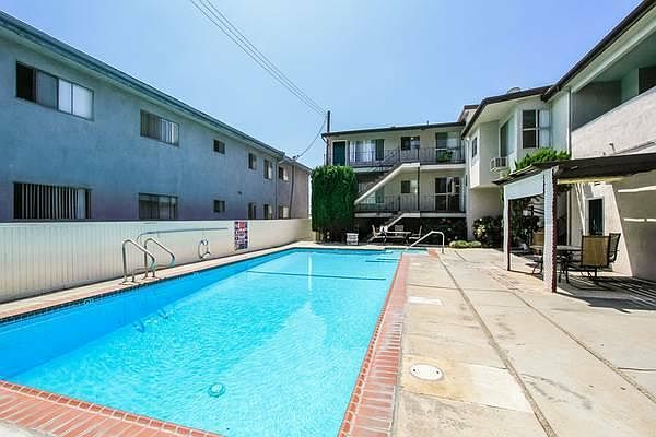 2nd image of 400 E Live Oak St APT 4