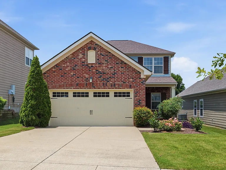 5003 Hemlock Ct — Photo 1