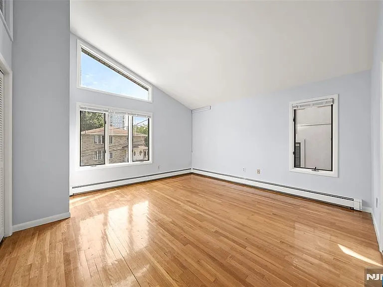 408 Elizabeth St #A — Photo 16
