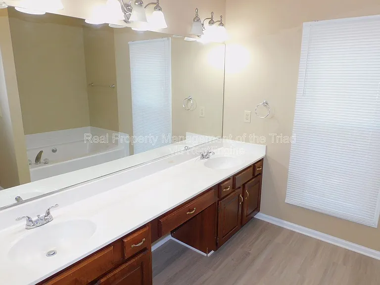 7185 Avenbury Cir — Photo 12