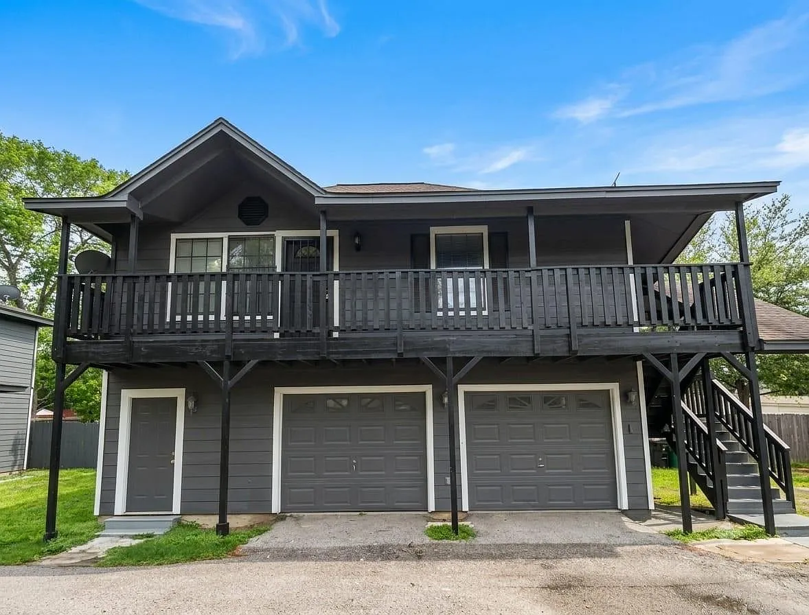 2 bed, 1.0 bath, $1,440 — Photo 1