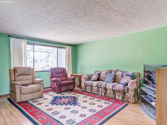 3rd image of 2725 NE 93rd Ave