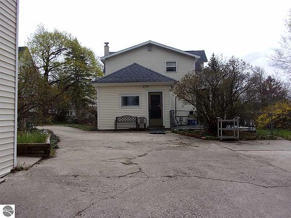 5th image of 411 E Bremer St