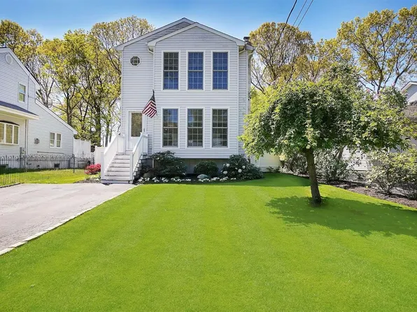 28 Arlington Street, Patchogue, NY 11772