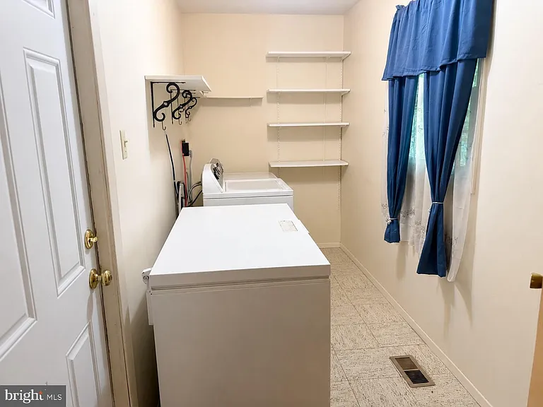 2207 Hyson Pl — Photo 9