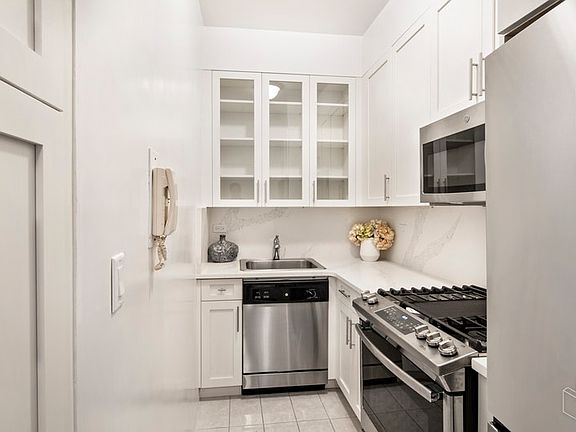 4th image of 141 Amsterdam Ave #12R