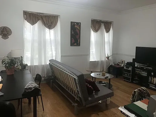 Rented by Mdays Realty | media 22