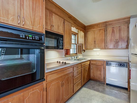 2nd image of 2404 Spencer Dr