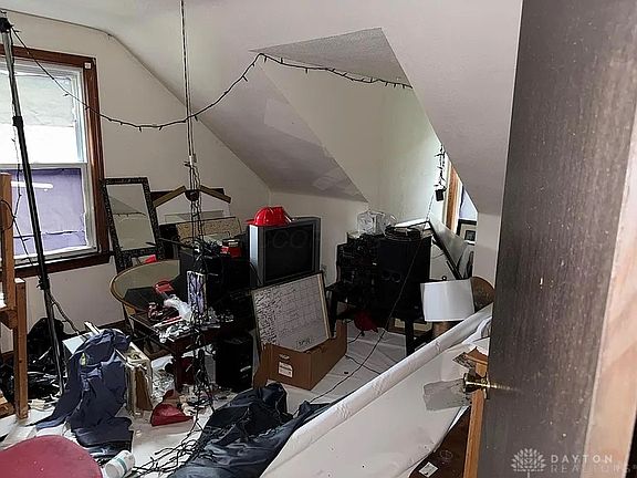 4th image of 656 Auldfarm Rd