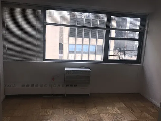 Rented by Carlyle Property Management | media 25